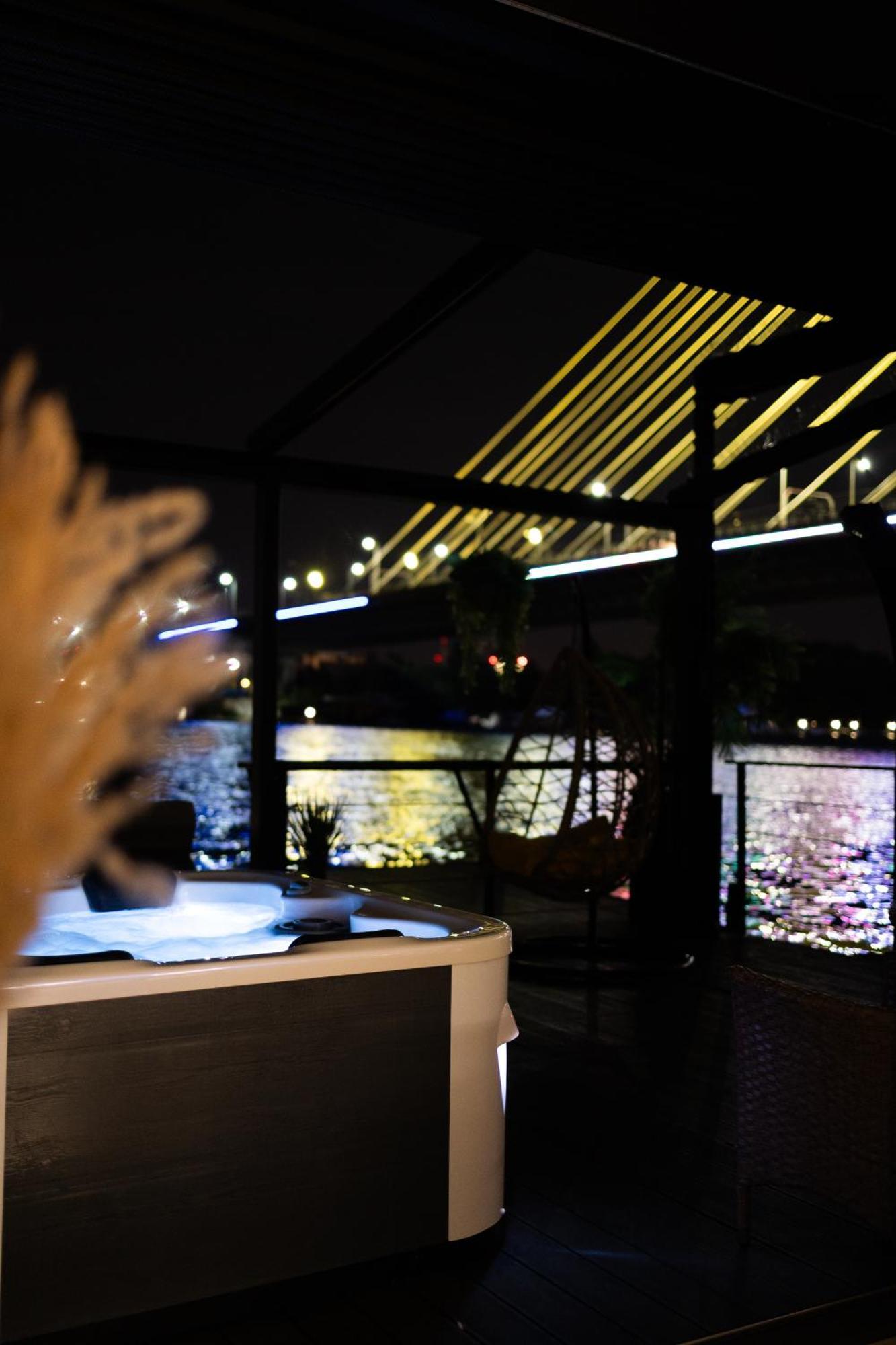 Ada Moment Splav- Kuca Na Reci Beograd- Floating House On Sava River ,בלגרד מראה חיצוני תמונה